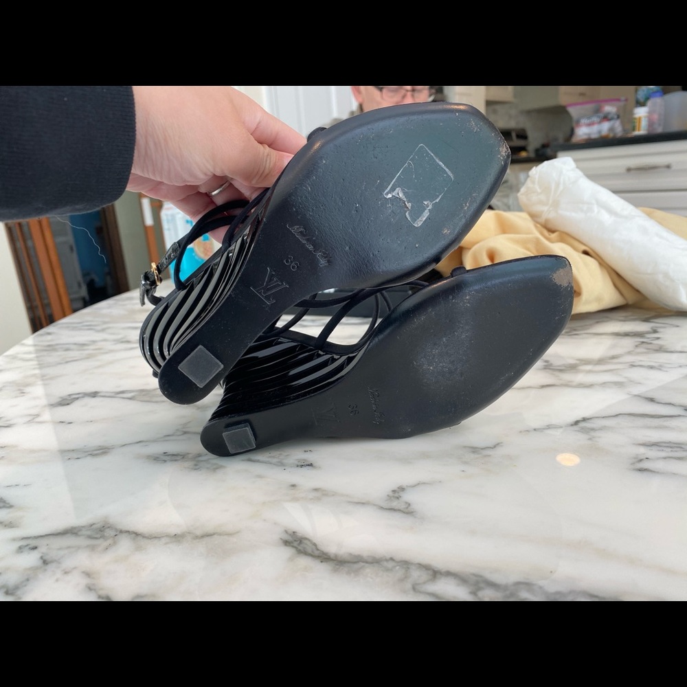 Louis Vuitton (LV) pink and black sandals - Picture 7 of 9